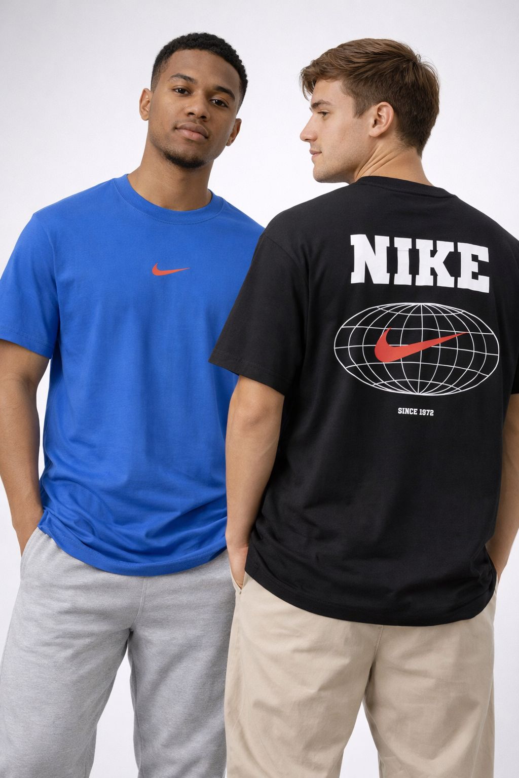 Camiseta Azul e Preta Nike Since 1972 com globo