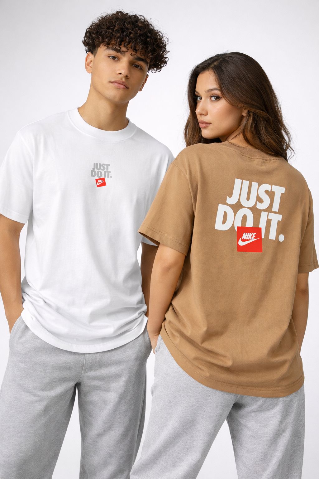 Camiseta Branca e Camel Just Do It com logo Nike vermelho